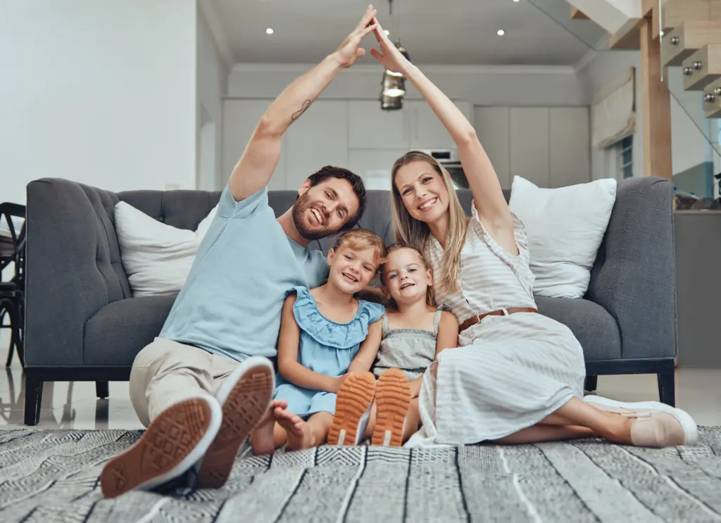 famiglia felice a casa