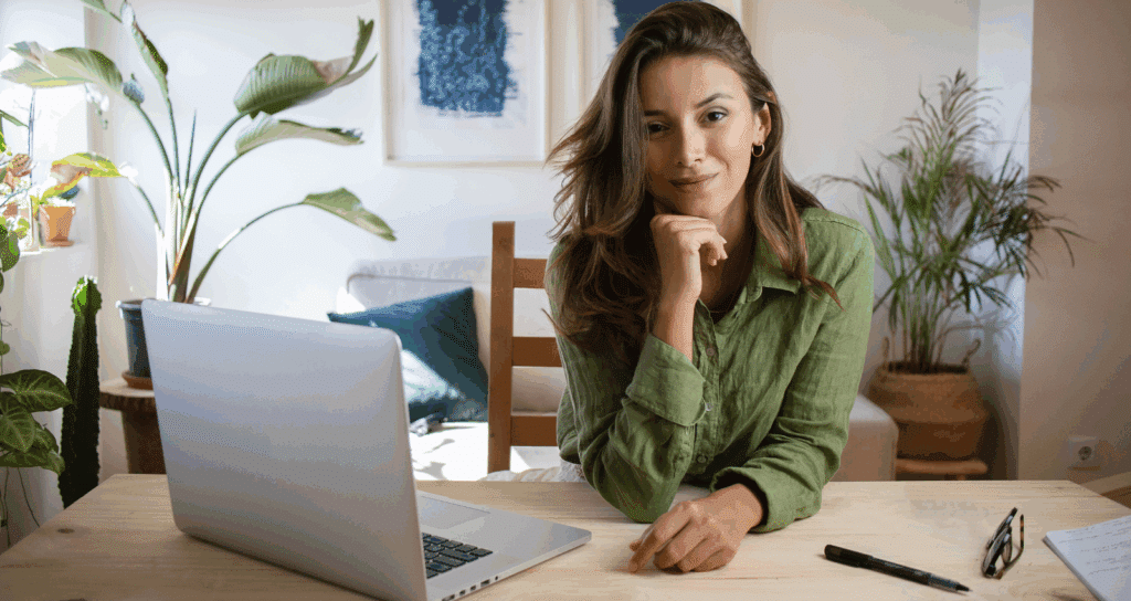 donna davanti a un pc