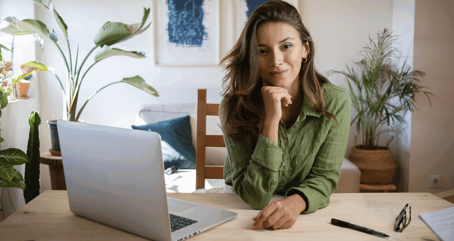 donna davanti a un pc